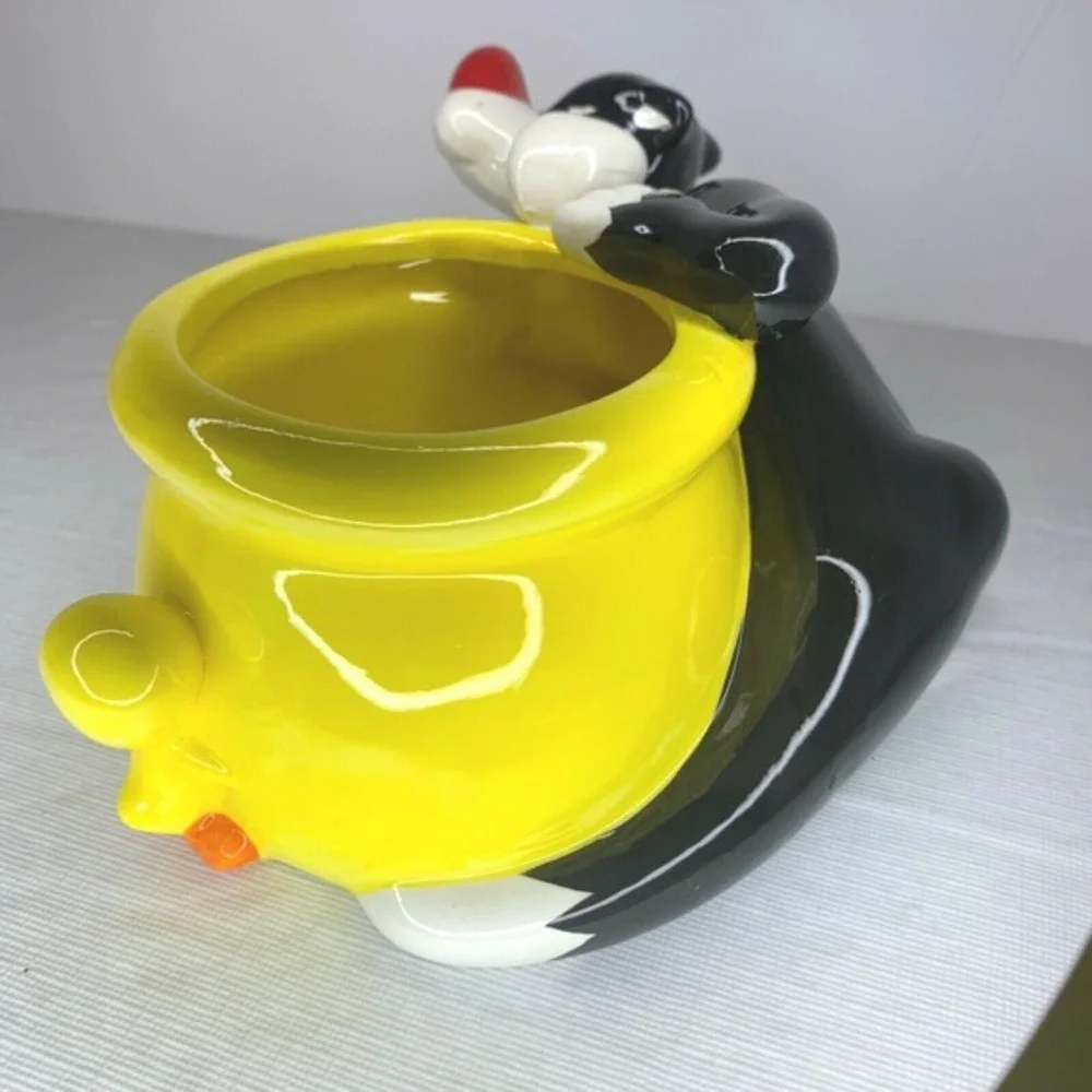 Sylvester the Cat and Tweety Bird Planter / Candy Dish Trade Mark Warner Bros‎
